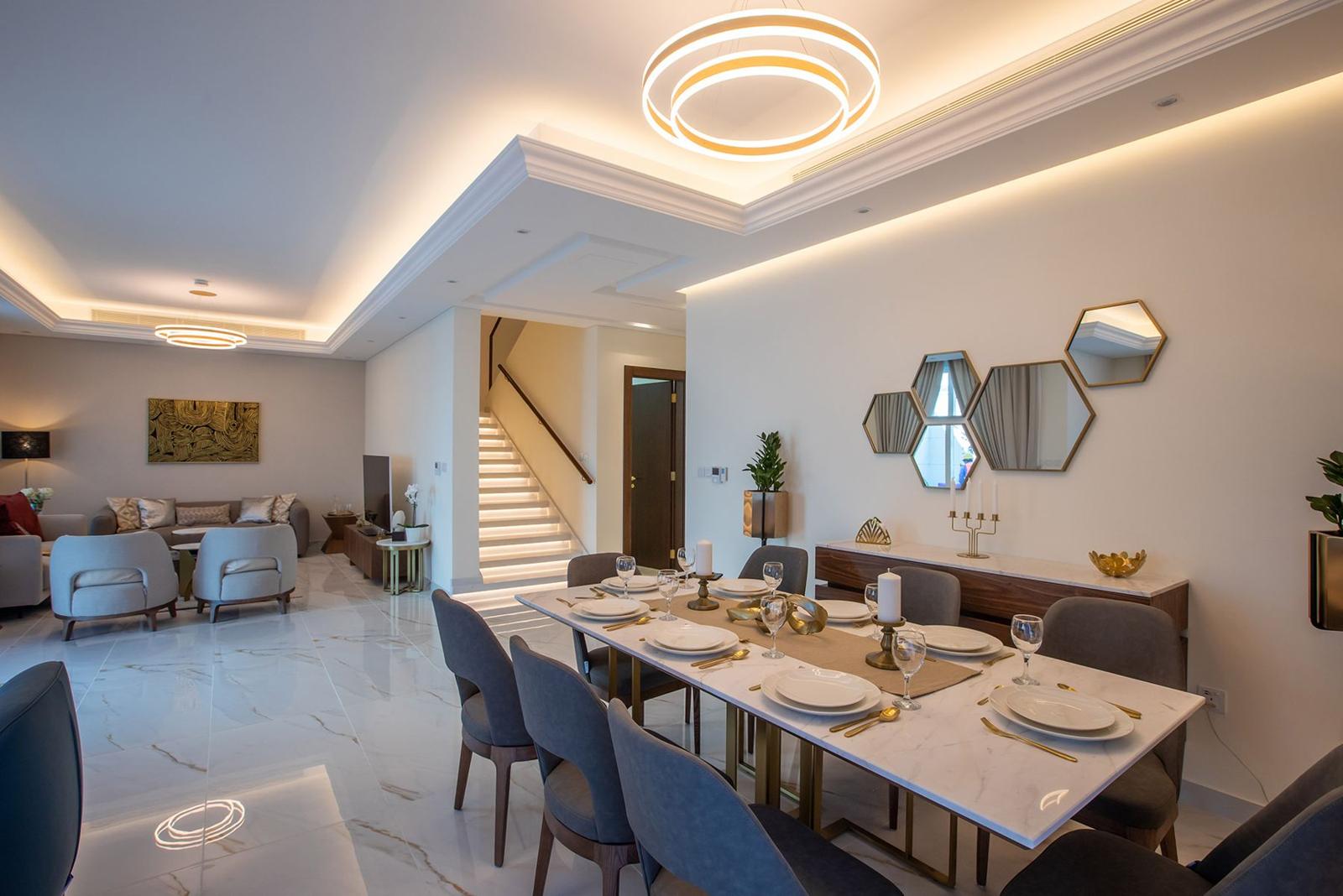 Dining room at Floresta Gardens with a dinner lighting scene