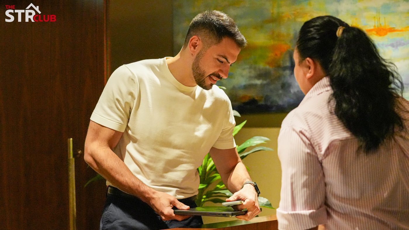 Abdulmunim Kelzieh registering at The STR Club Breakfast Workshop
