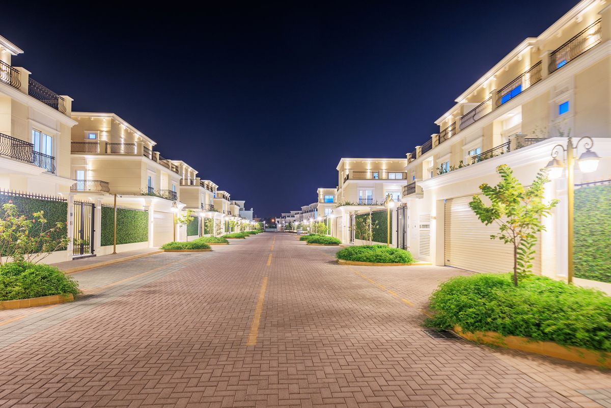 Floresta Gardens at night